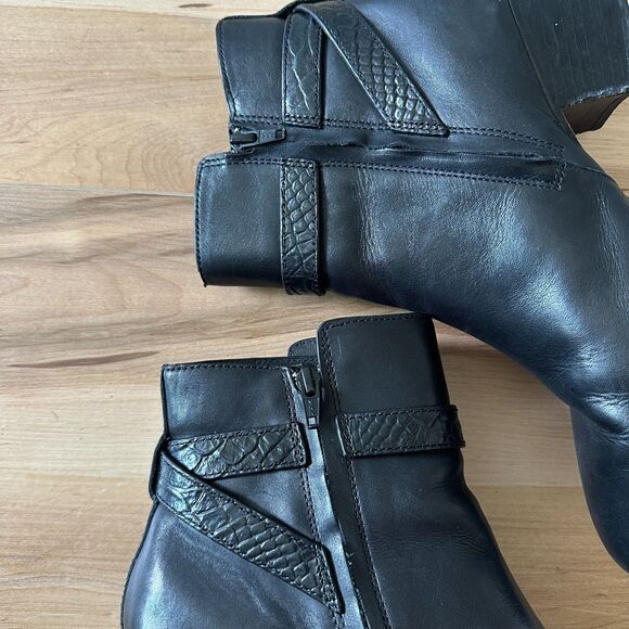 COACH Paulina Black Leather Ankle‎ Boots Embossed Snake Belt Booties Size 10 - Picture 7 of 10